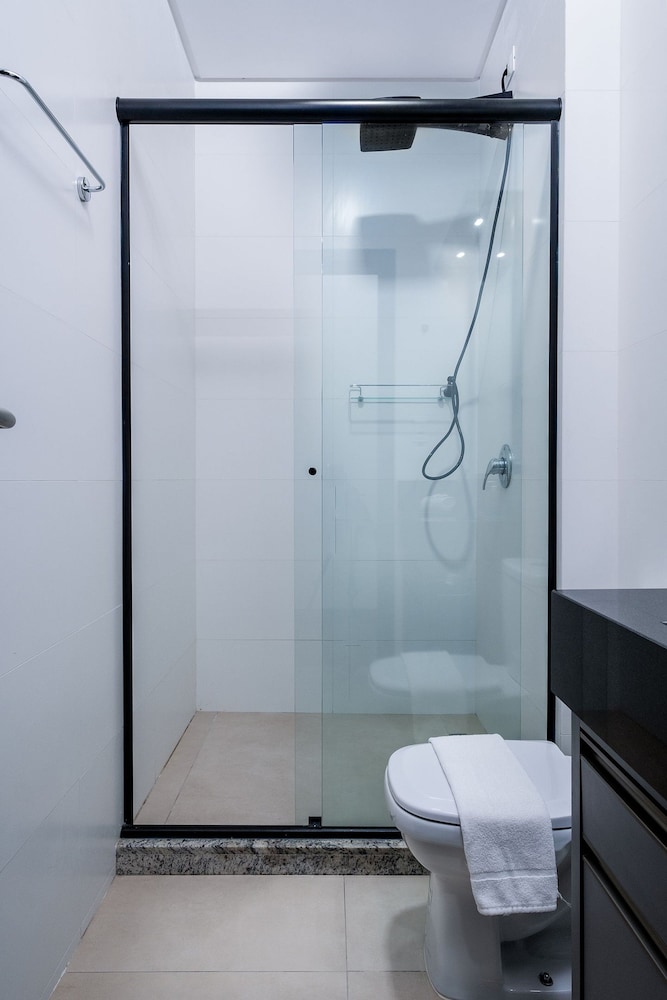 Studio c/ piscina no terraço 900m da praia STI102