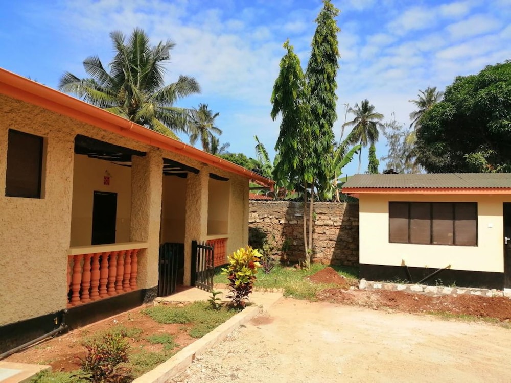 Ukunda Vacations - Diani Travelers Guest House - Property Image 7