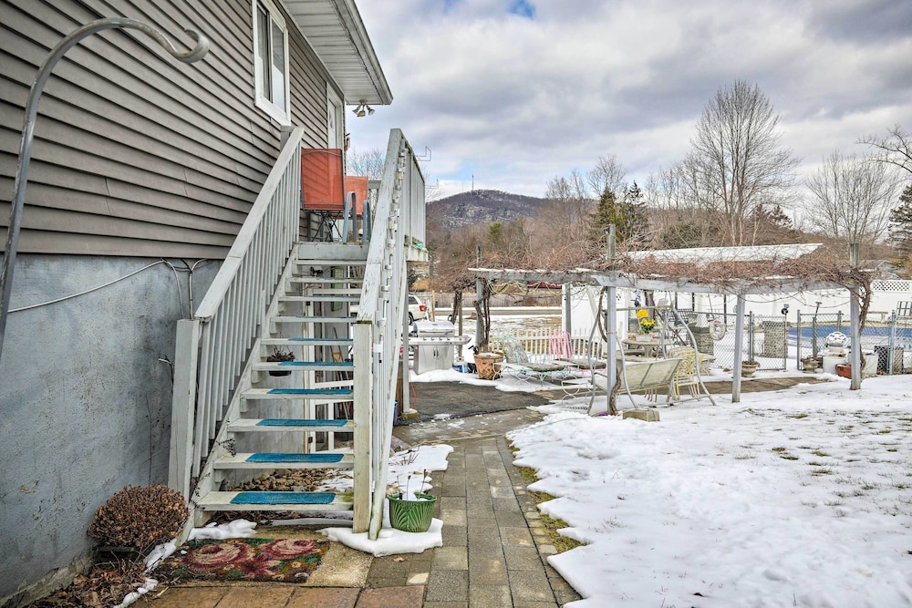 Hopewell Junction Apartment w/ Community Pool - Property Image 9