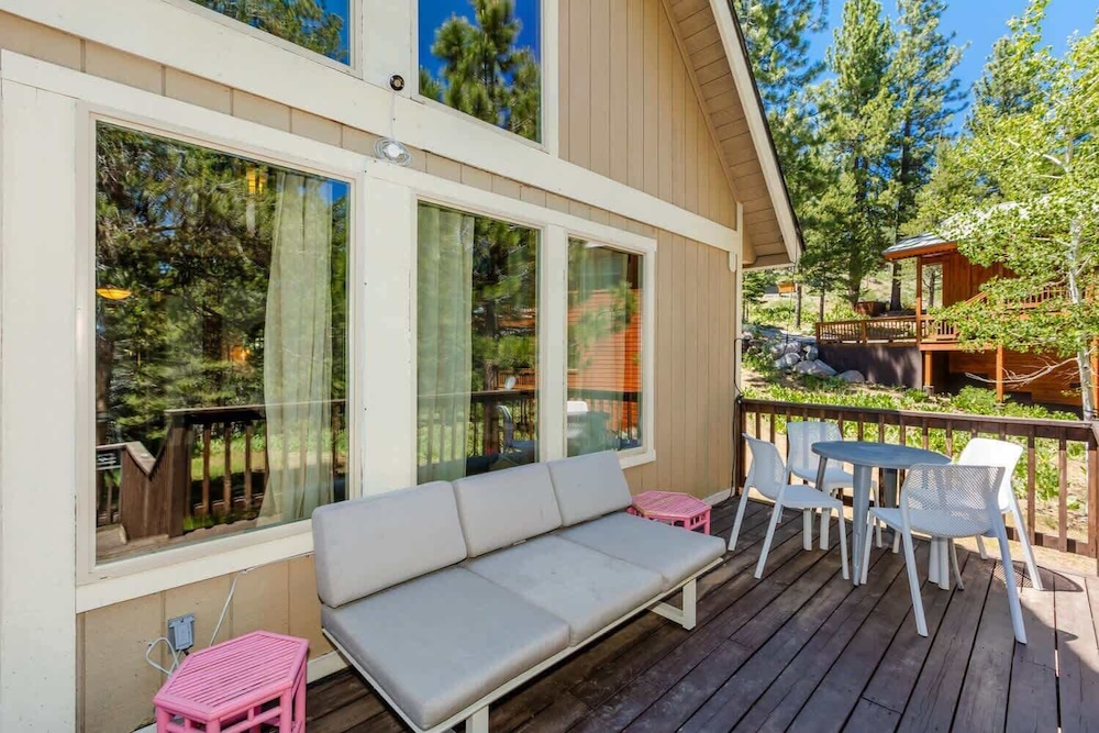 Alder Creek Paradise - Tree-lined Cabin Stay for 7