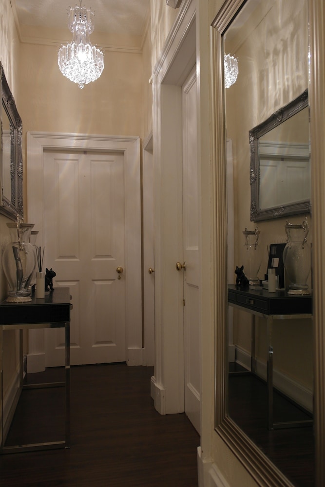 Robert The Bruce Apartment