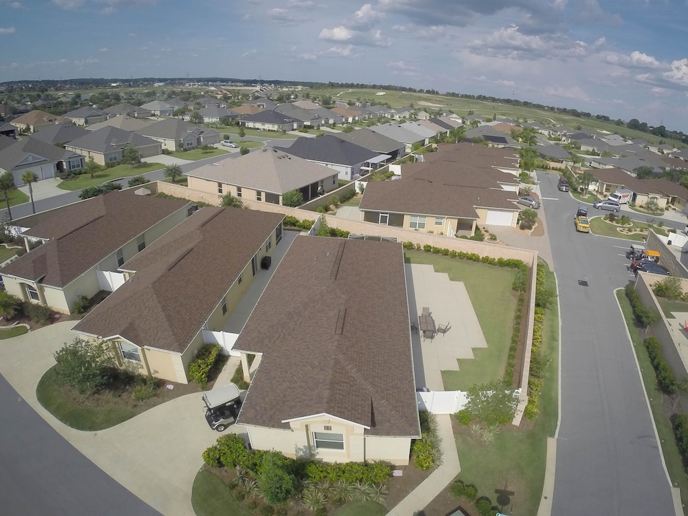 Amberly Court Home 3 Bedroom by The VIR Group