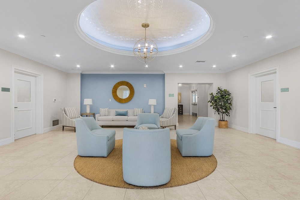 Manatee Bay #721: Waterfront Condo W/ Bay Views & Pool 3 Bedroom Condo