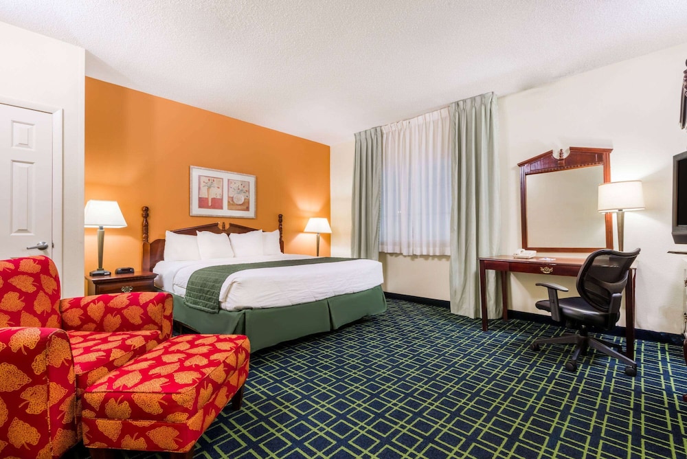 Baymont by Wyndham Greensburg view 3