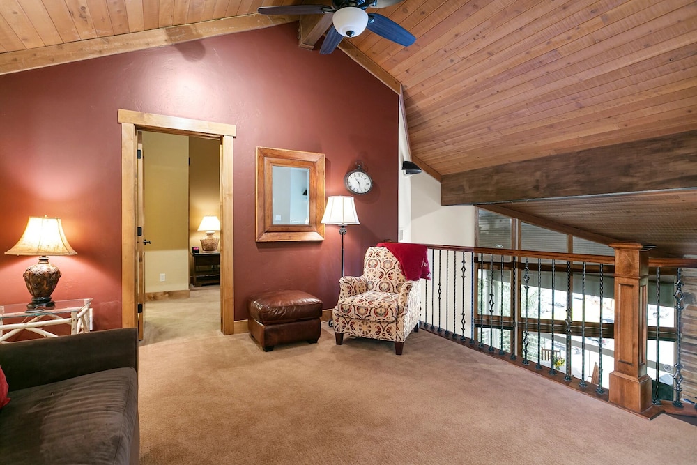 Powder Run at Deer Valley Resort - Four Bedroom Condo with Hot Tub #A32 4 Condo