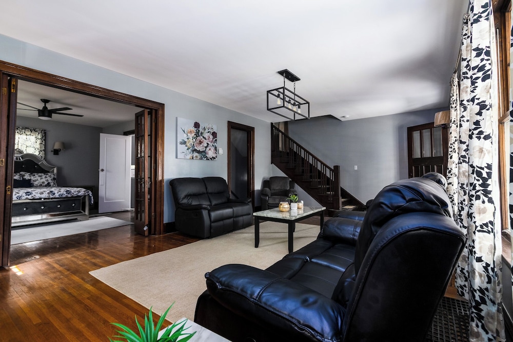 5Br, 1.5 Ba Close To Niagara Falls State Park