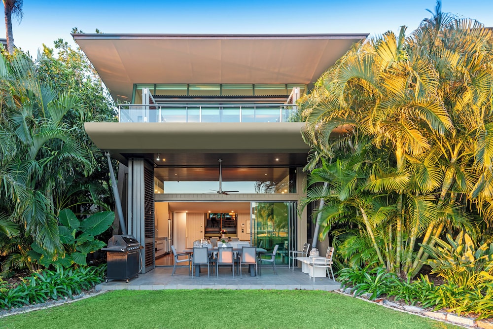 6 Yacht Club Oceanfront House On Marina Deluxe 4 Bedroom With 2 Golf Buggies