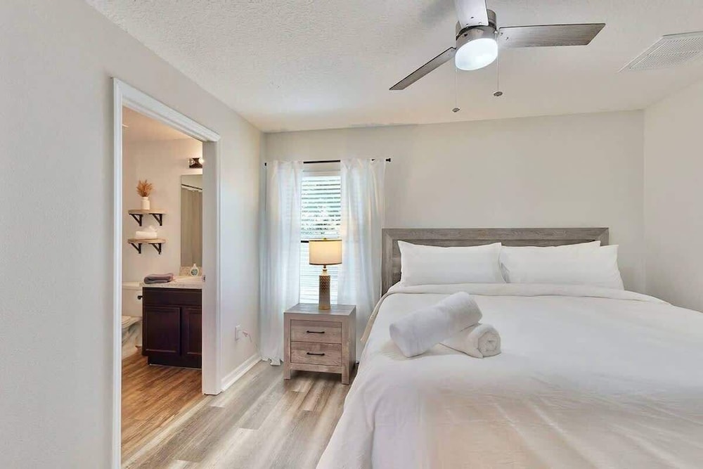 Brooksville Retreat! 3 Bed, 2 Bath!