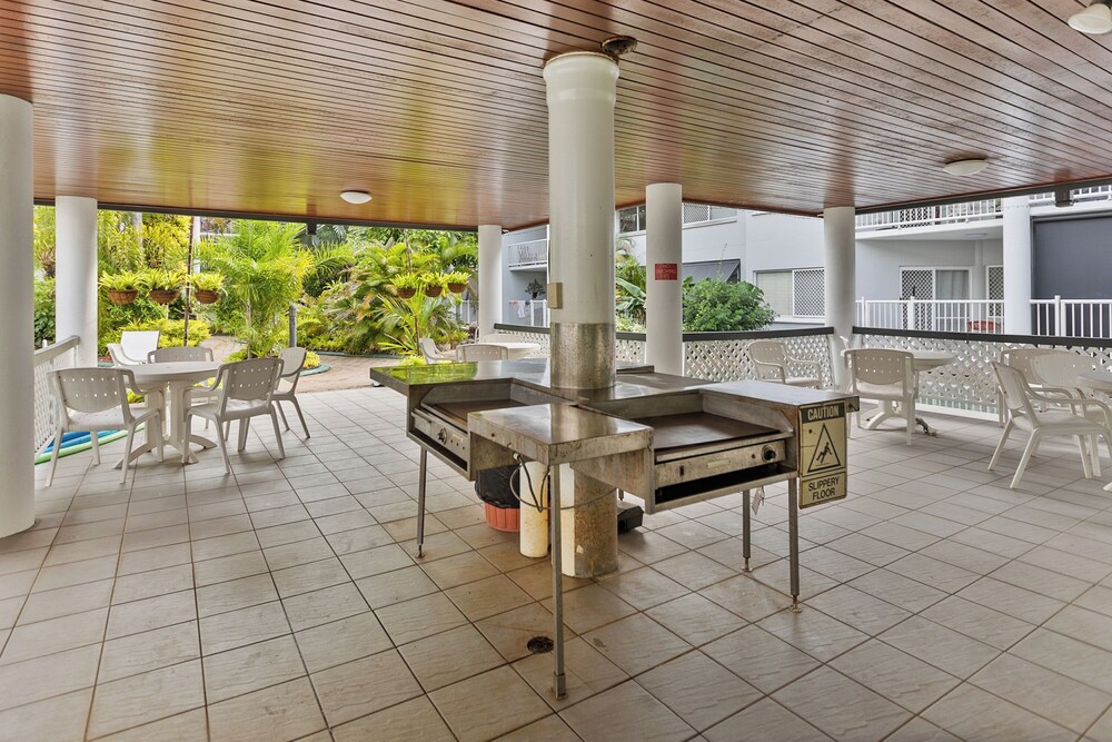 Cairns Tropical Bliss Swim In - Out Apt