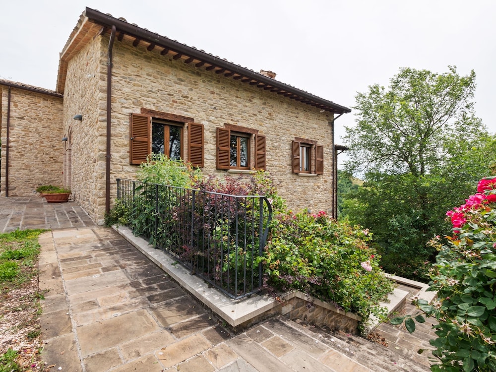 Beautiful Villa in Belforte All'isauro With Swimming Pool photo 5
