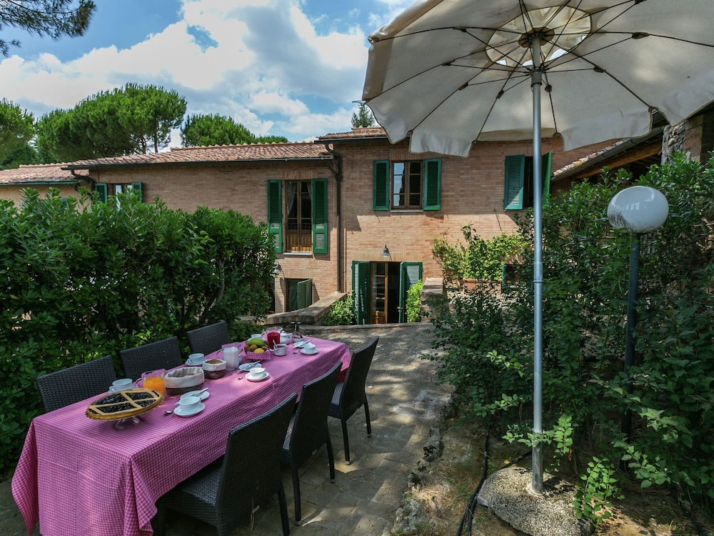 Cozy Holiday Home With Pool in Sienna Italy view 5
