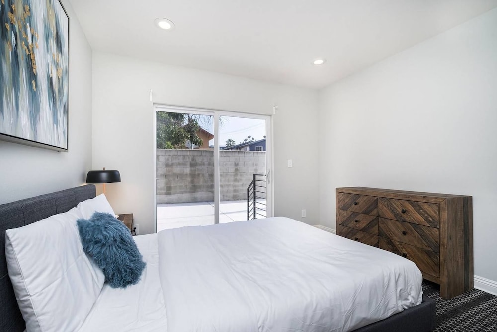 Brand NEW Luxury Modern 3bdr Townhome In Silver Lake — Los Angeles photo 4