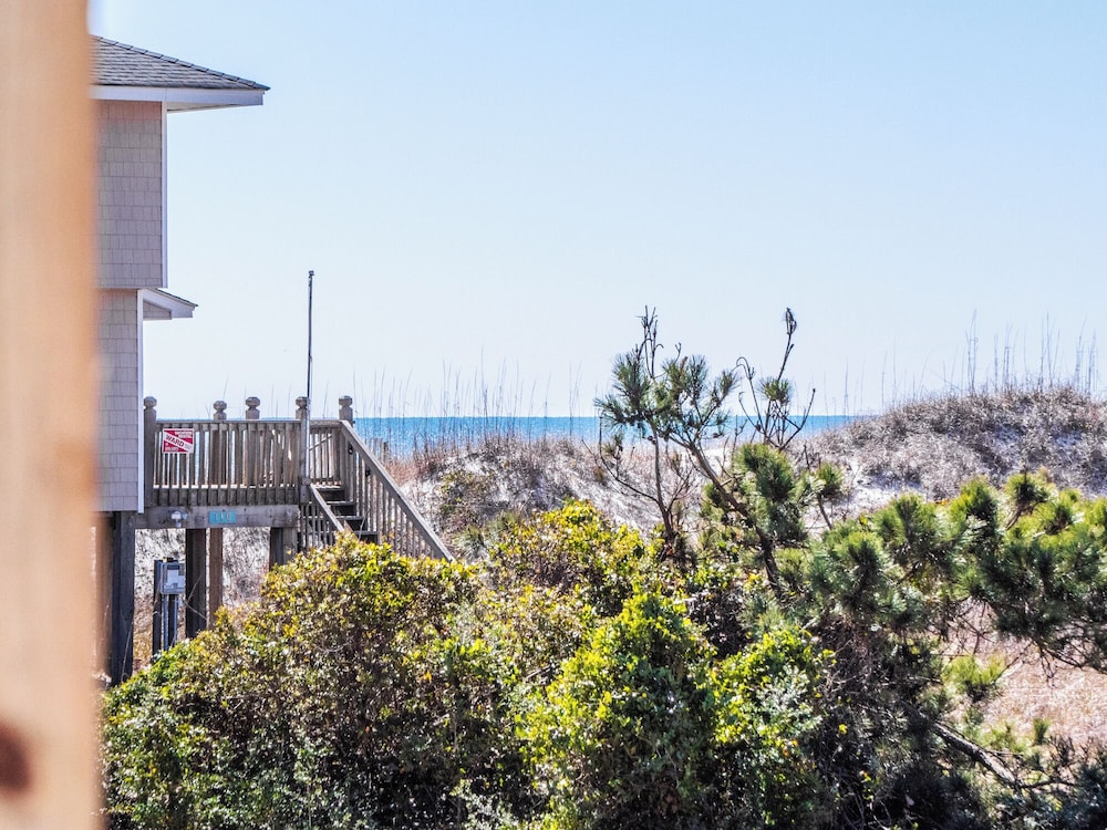 Bella Beach House by Topsail Realty