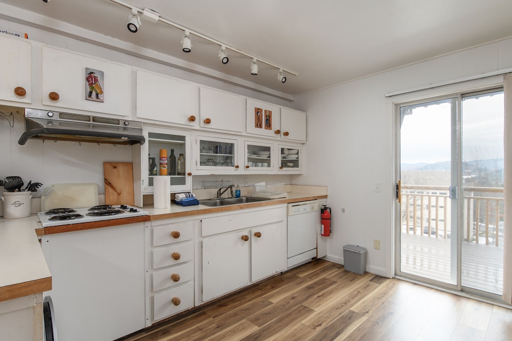 6 Village Edge 2 Bedroom Condo