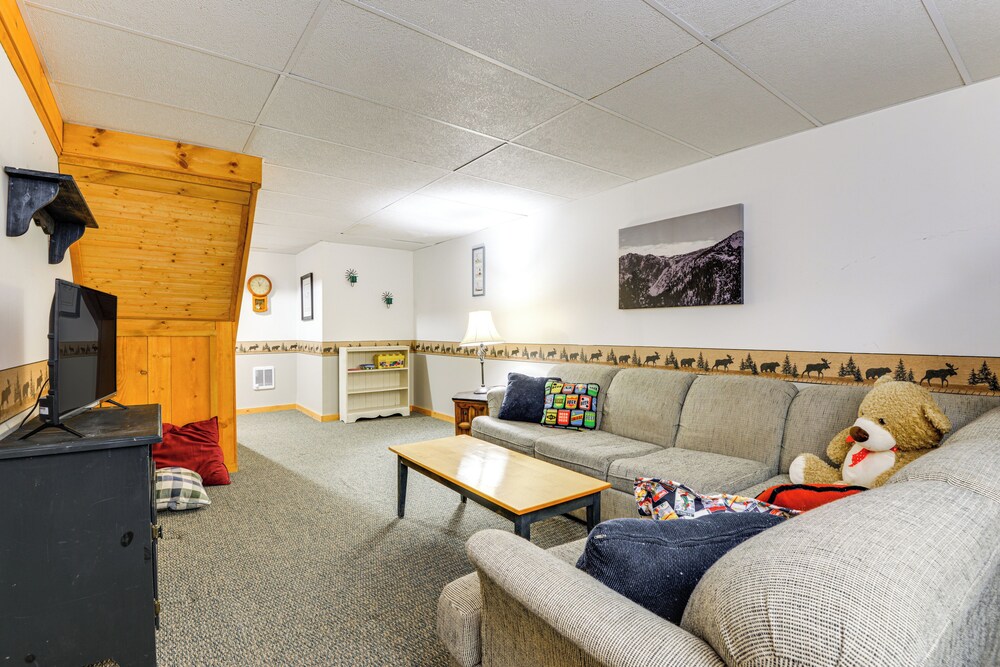 7 Mi to Mt Snow Resort: Family Home w/ Fire Pit!