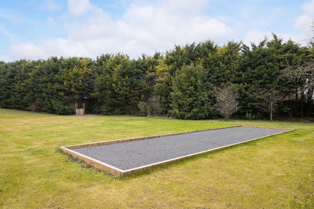 Country Retreat - Sleeps 14 - Large Garden