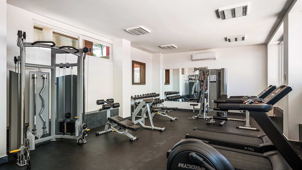 Equipped 3BR House - Pool - Gym - 5 min to Beach