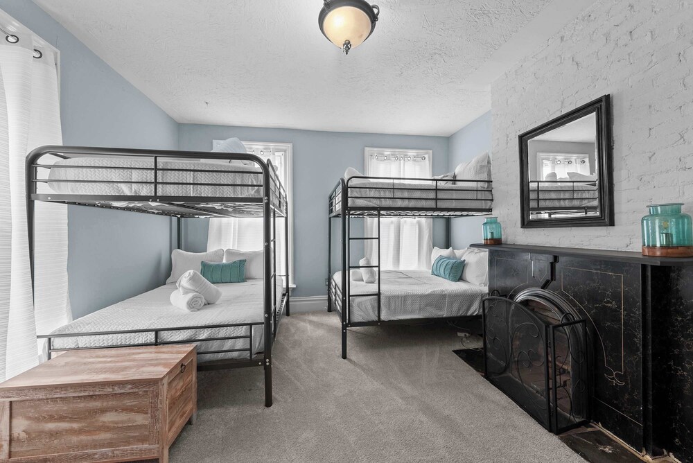 High Street Hideaway For 8