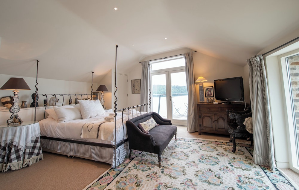 Curlew House