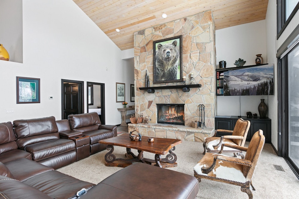 2430 Queen Esther Dr - 5 Bedroom Home with Spa 5 Home