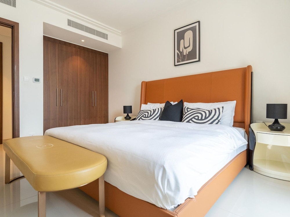 1BR Dlx City View Near Dubai Mall by Belvilla