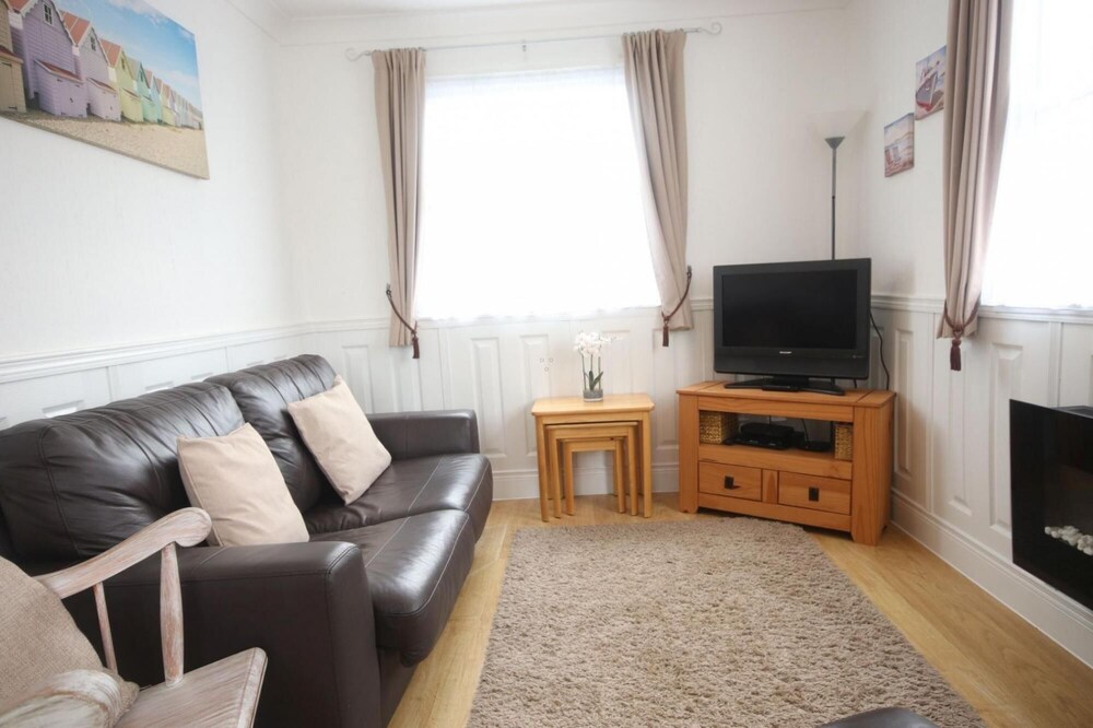 37E Medmerry Park 2 Bedroom Chalet view 2
