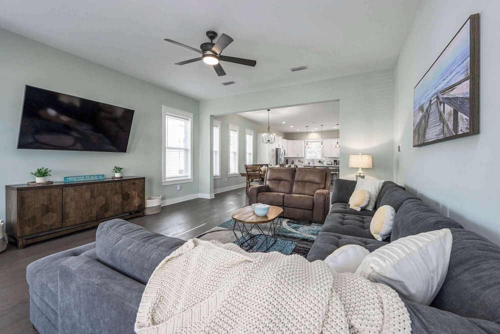 Beach to Bay 3BR Retreat - Cowboy Pool & Golf Cart