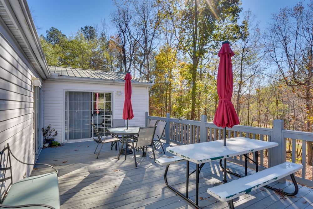 Lovely Lake Hartwell Retreat With Dock  Grill! - Property Image 8
