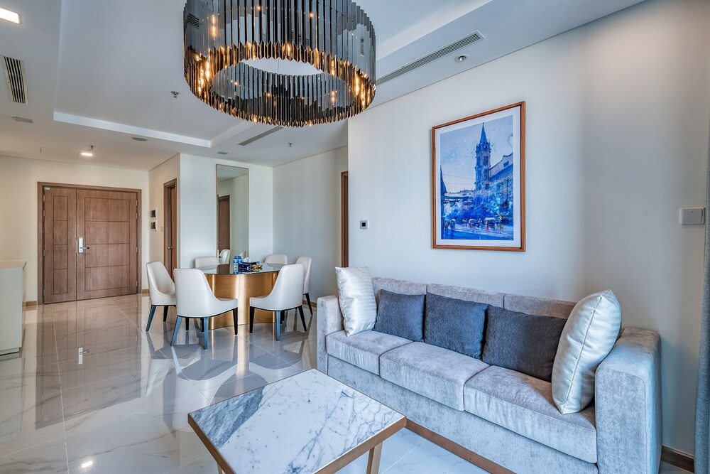 DongDong Skyview APT in Landmark81 Tower