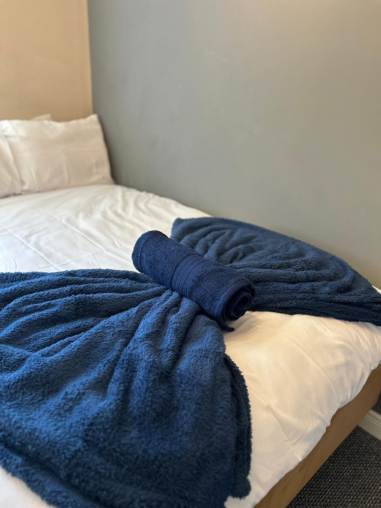 4 Bedroom Refurbished Workers Haven view 4