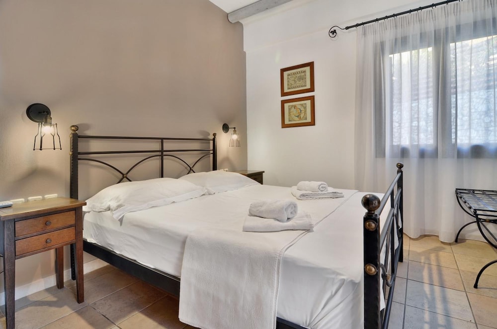 Niriides Apartments photo 2