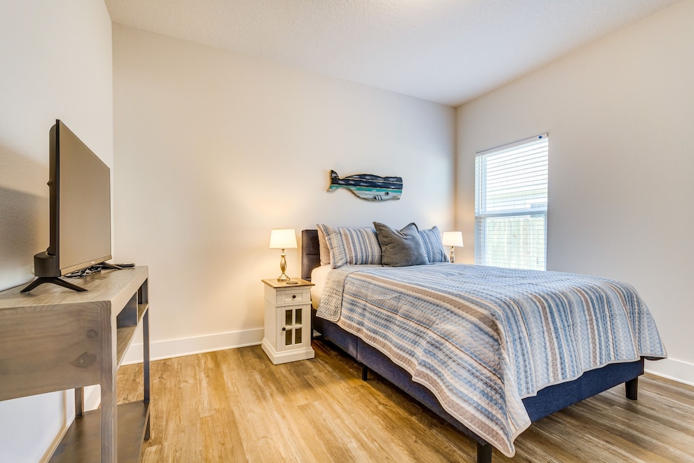 Gulf Breeze Home Rental: 8 Mi to Pensacola Beach!