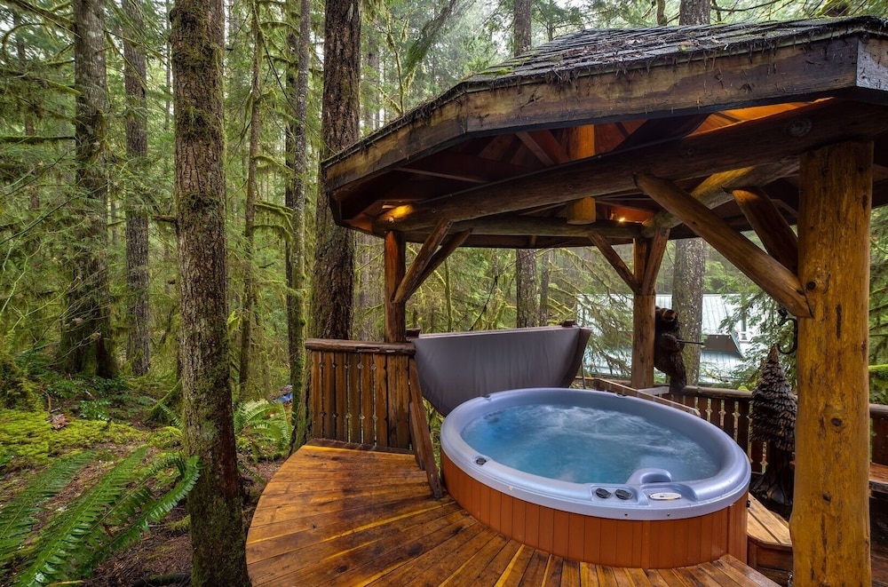 25sl - Hot Tub - Bbq - Pets Ok - Wifi - Sleeps 6 1 Bedroom Home by RedAwning
