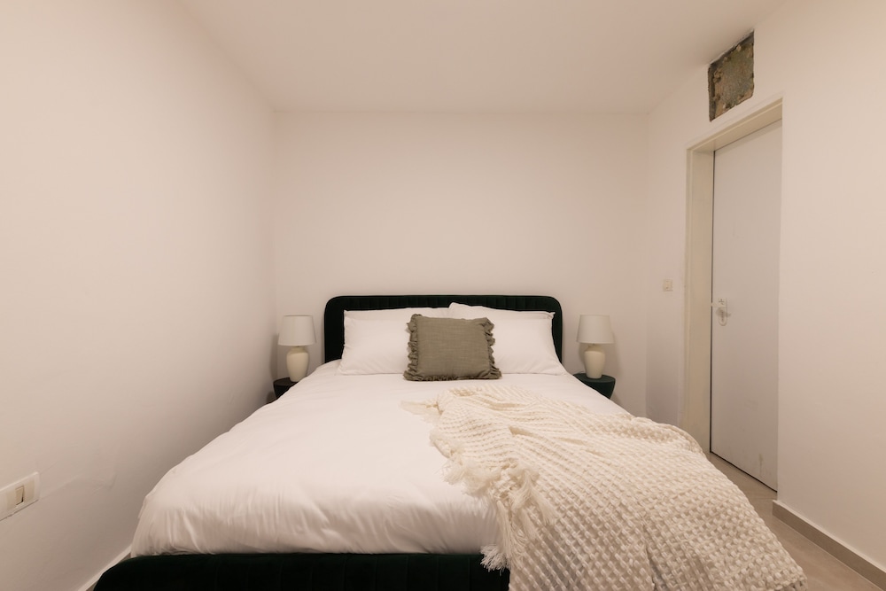 Huge & Lovely Unit 2BR 2BT By the beach view 5