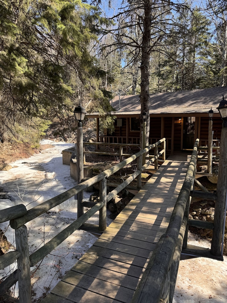 Cascade Lodge