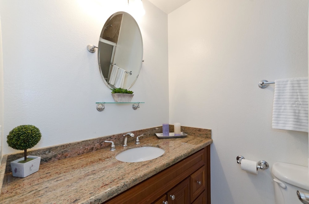 LA037 2 Bedroom Apartment By Senstay - Image 2