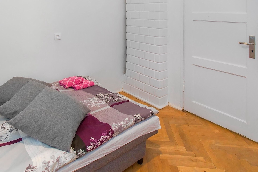 Metro Centrum Guest Rooms view 5