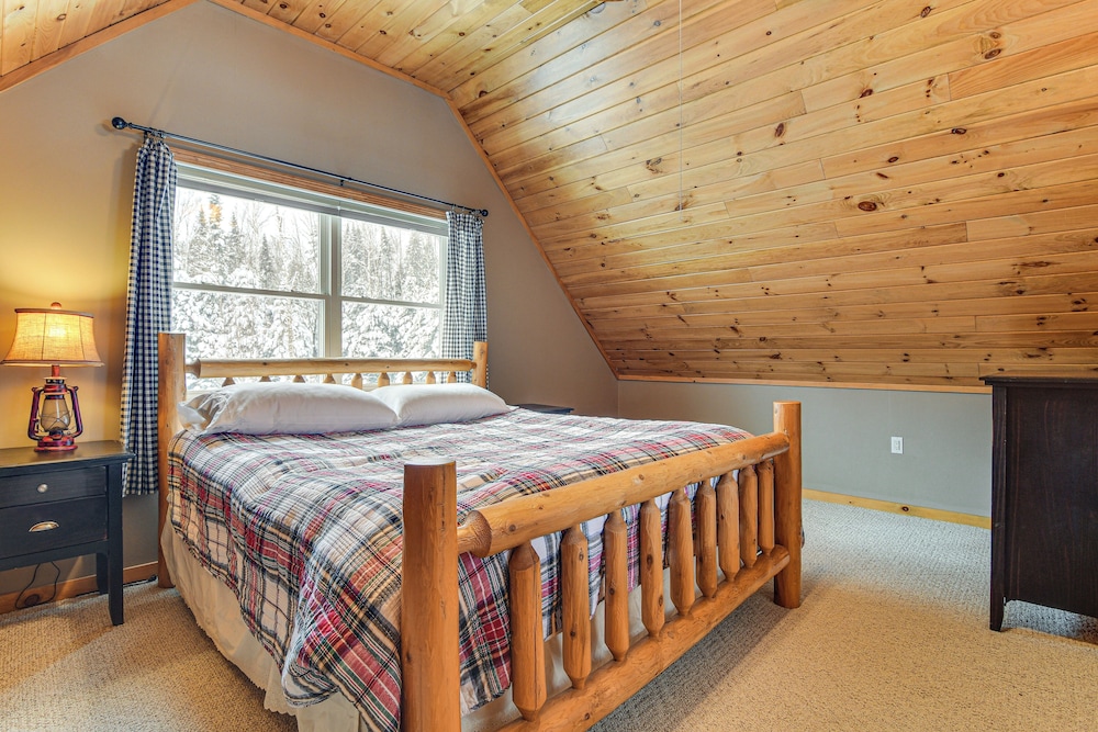 Snowmobiling On-site: Secluded Vermont Getaway