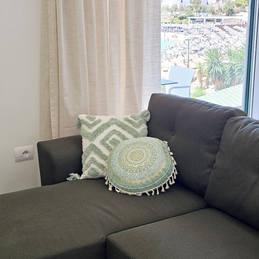 Ares Beachfront Luxury Rooms
