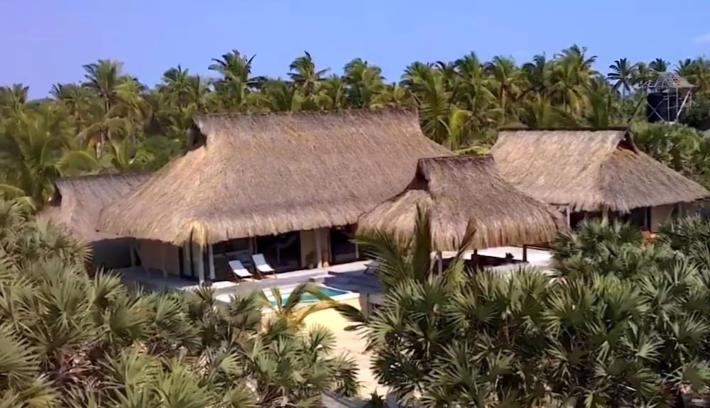 Sunset Villa - Luxury Beachfront Villa with Private Pool by Karula Sand Villas