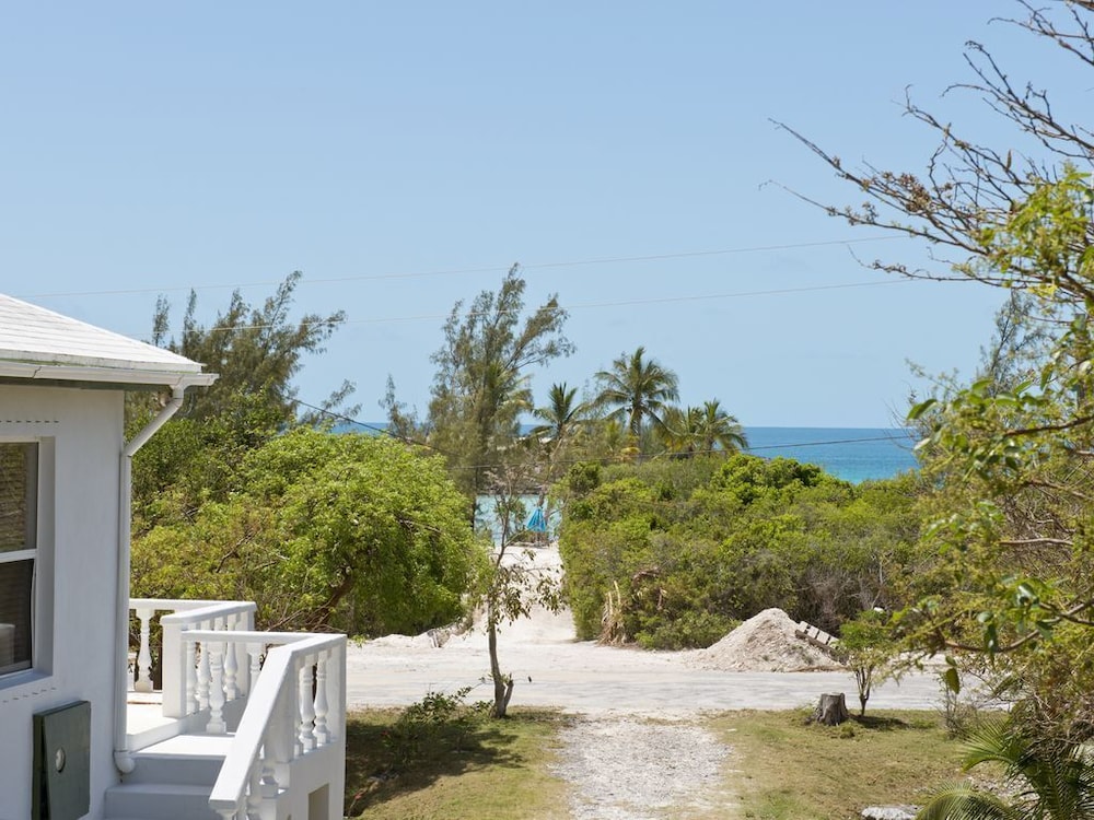 Oceanfront Oasis: Elegant Estate With Spectacular Views