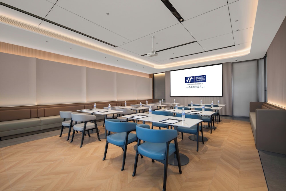 Holiday Inn Express Qingdao City Balcony by IHG