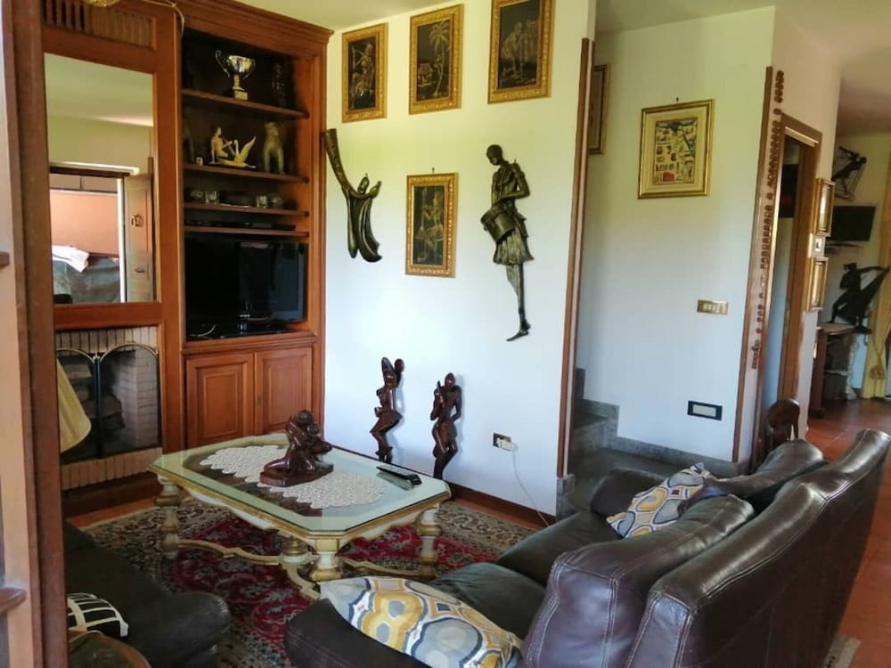 Villa Sleeps 6 With Garden and Gym