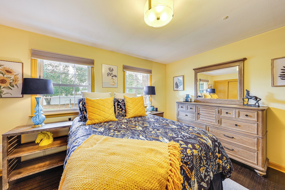 Walk to Powderhouse Polo Fields: Aiken Getaway