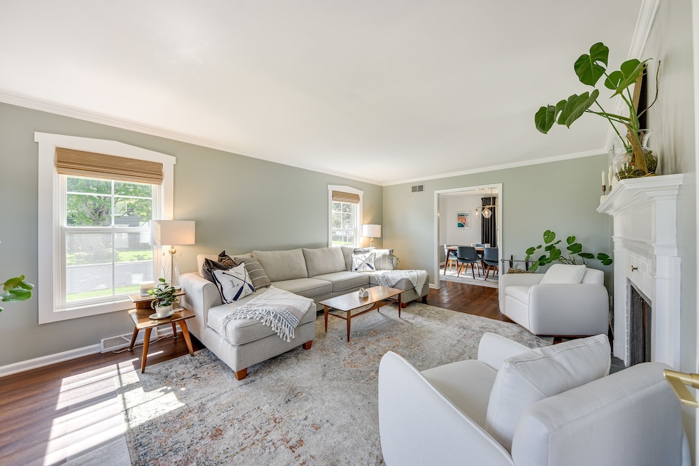 Charming Racine Home - Walk to Lake Michigan! - Property Image 21