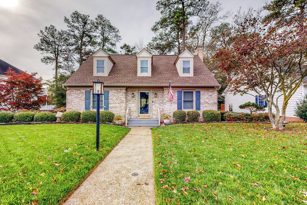 Waterfront Allergy-free 4br, Dock & Home Theater