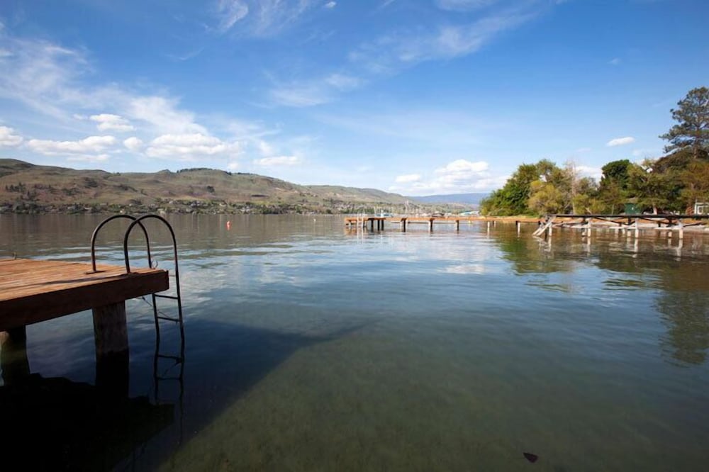 Vernon Vacations - OKeefe's Landing Bed  Breakfast - Property Image 9