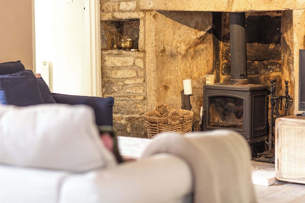 Stroud Vacations - Charming Country Cottage Near Nailsworth - Property Image 6