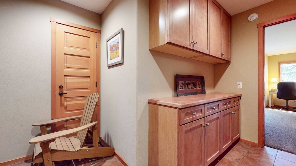 Snowcreek V #1002 2 Bedroom Condo