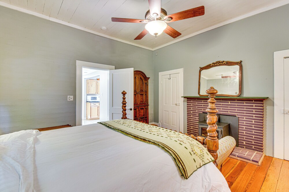 30 Acres & Pond: North Georgia Mtn Farmhouse
